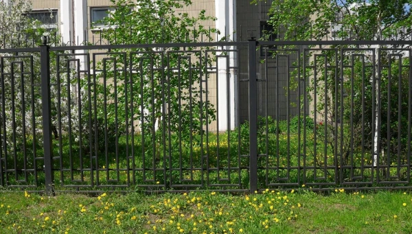 Паркан із металу